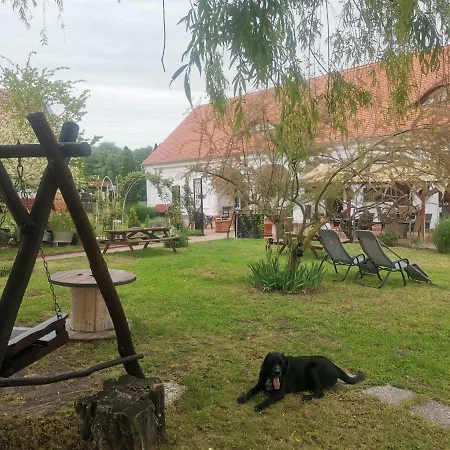 Bed & Breakfast Regi Csarda Es Panzio 3*