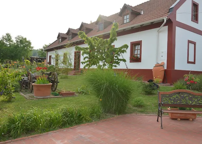 Alojamento de Acomodação e Pequeno-almoço Régi Csárda és Panzió 3*